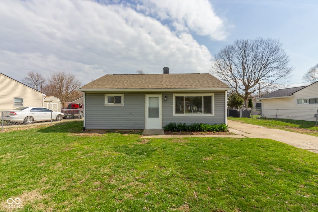 380 Parkway Street, Whiteland, IN 46184
