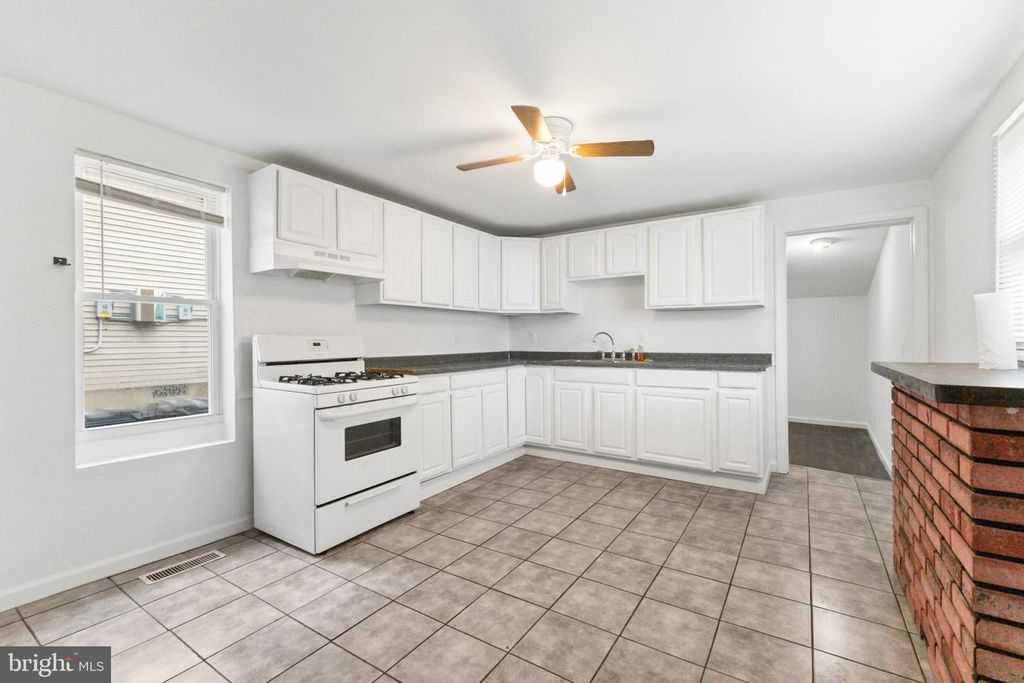 211 BROAD ST, Beverly, NJ 08010