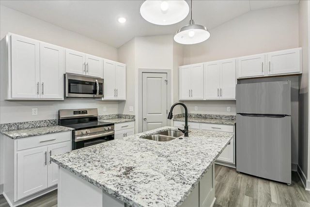 2913 S Bunker Hill Ct., Wichita, KS 67210