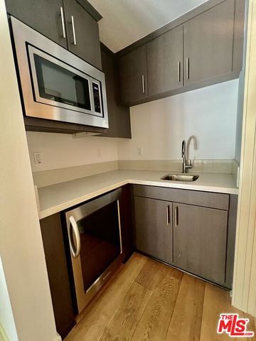 5849 S Sparrow Court, Los Angeles, CA 90094
