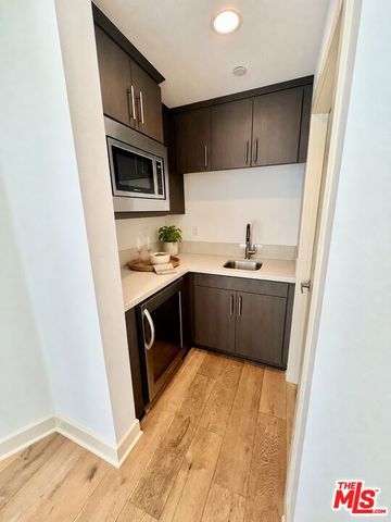 5849 S Sparrow Court, Los Angeles, CA 90094
