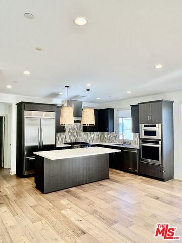 5849 S Sparrow Court, Los Angeles, CA 90094