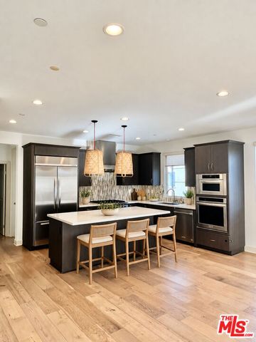 5849 S Sparrow Court, Los Angeles, CA 90094