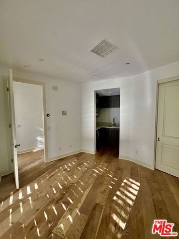 5849 S Sparrow Court, Los Angeles, CA 90094