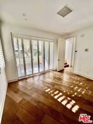 5849 S Sparrow Court, Los Angeles, CA 90094