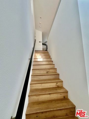 5849 S Sparrow Court, Los Angeles, CA 90094