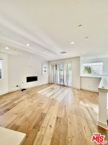 5849 S Sparrow Court, Los Angeles, CA 90094