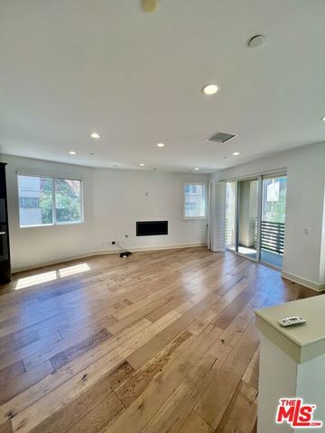 5849 S Sparrow Court, Los Angeles, CA 90094