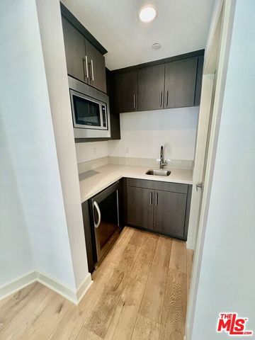 5849 S Sparrow Court, Los Angeles, CA 90094
