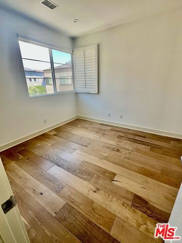 5849 S Sparrow Court, Los Angeles, CA 90094