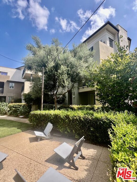 5849 S Sparrow Court, Los Angeles, CA 90094