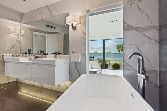 7972 Biscayne Point Cir, Miami Beach, FL 33141