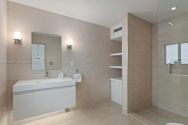 7972 Biscayne Point Cir, Miami Beach, FL 33141