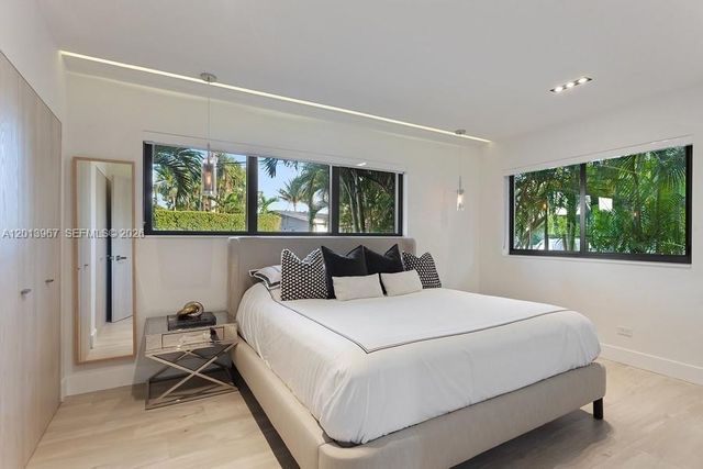 7972 Biscayne Point Cir, Miami Beach, FL 33141