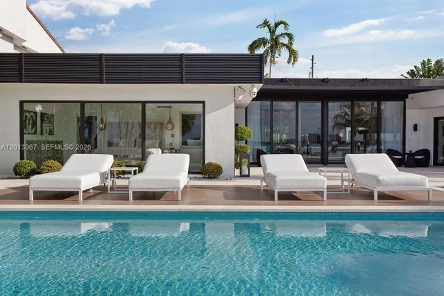 7972 Biscayne Point Cir, Miami Beach, FL 33141