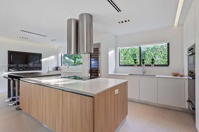 7972 Biscayne Point Cir, Miami Beach, FL 33141