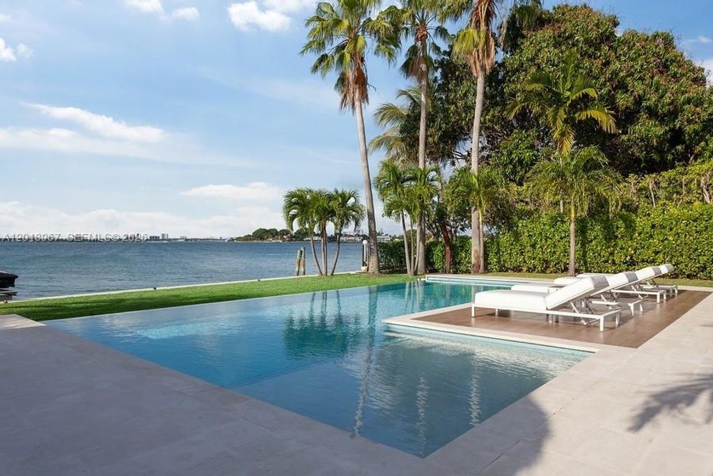 7972 Biscayne Point Cir, Miami Beach, FL 33141