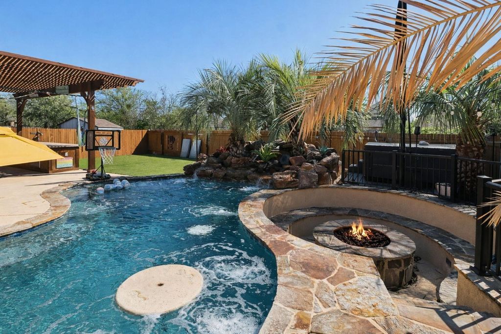 988 Carriage Loop LOOP, New Braunfels, TX 78132