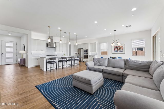 2015 E VILLA LINDA Drive, Phoenix, AZ 85024