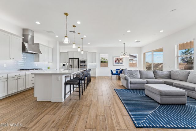 2015 E VILLA LINDA Drive, Phoenix, AZ 85024