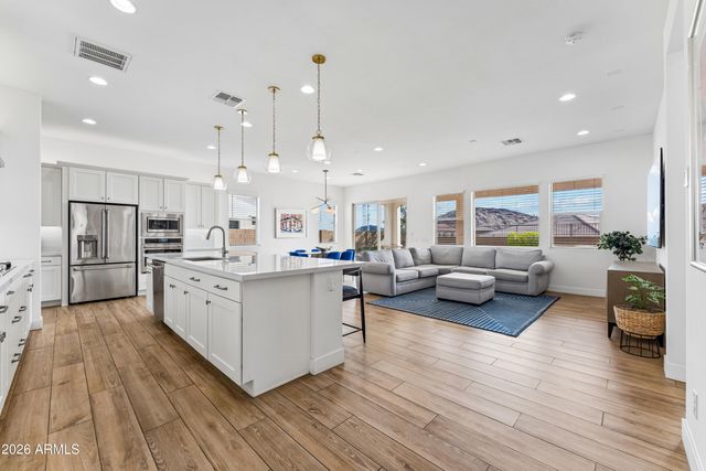 2015 E VILLA LINDA Drive, Phoenix, AZ 85024
