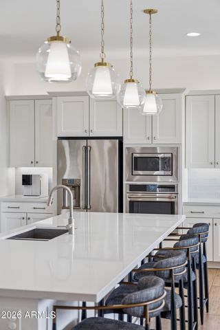 2015 E VILLA LINDA Drive, Phoenix, AZ 85024