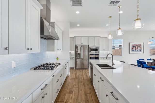 2015 E VILLA LINDA Drive, Phoenix, AZ 85024