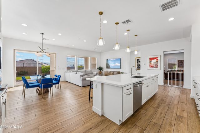 2015 E VILLA LINDA Drive, Phoenix, AZ 85024