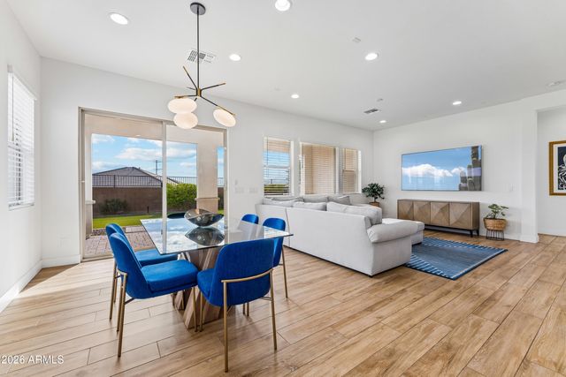 2015 E VILLA LINDA Drive, Phoenix, AZ 85024