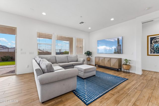 2015 E VILLA LINDA Drive, Phoenix, AZ 85024