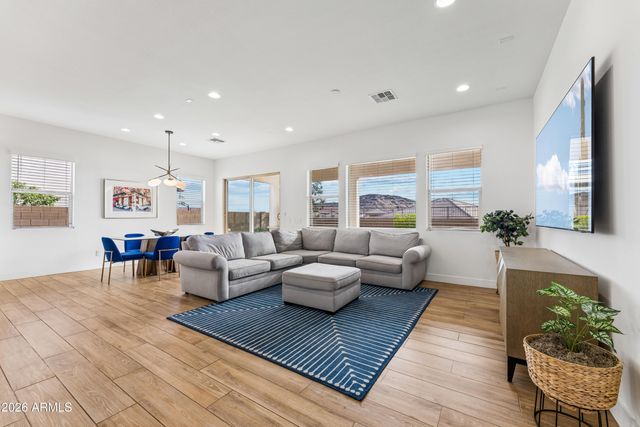 2015 E VILLA LINDA Drive, Phoenix, AZ 85024