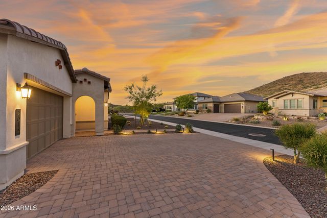 2015 E VILLA LINDA Drive, Phoenix, AZ 85024