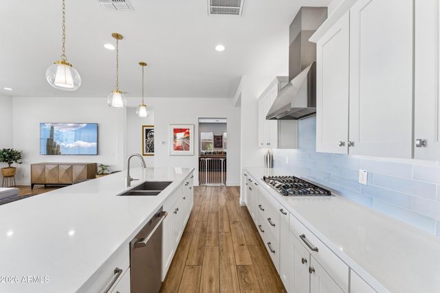 2015 E VILLA LINDA Drive, Phoenix, AZ 85024