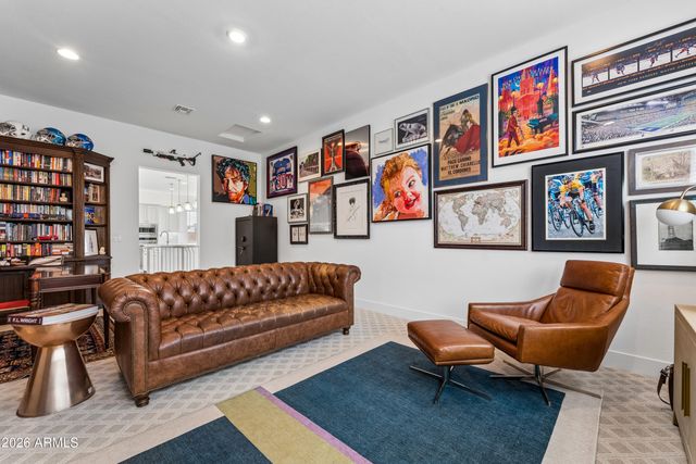 2015 E VILLA LINDA Drive, Phoenix, AZ 85024