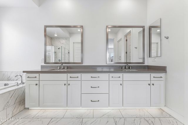 2015 E VILLA LINDA Drive, Phoenix, AZ 85024