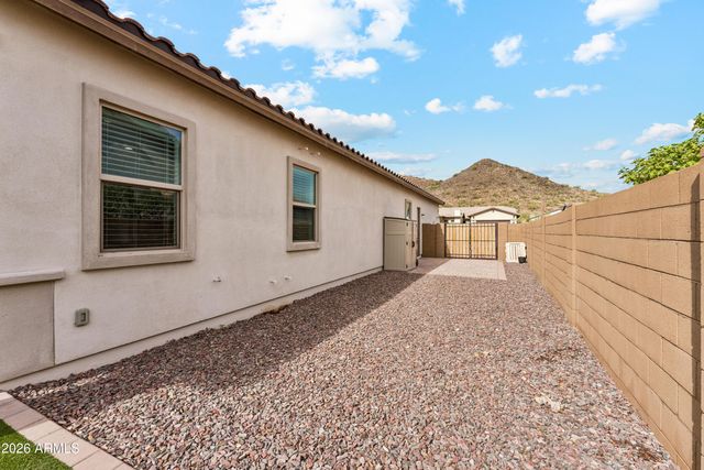 2015 E VILLA LINDA Drive, Phoenix, AZ 85024