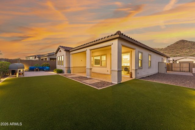 2015 E VILLA LINDA Drive, Phoenix, AZ 85024