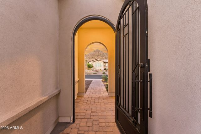 2015 E VILLA LINDA Drive, Phoenix, AZ 85024