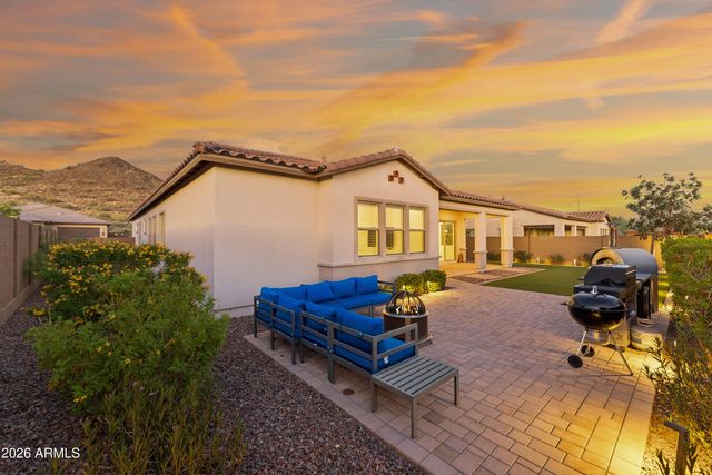 2015 E VILLA LINDA Drive, Phoenix, AZ 85024