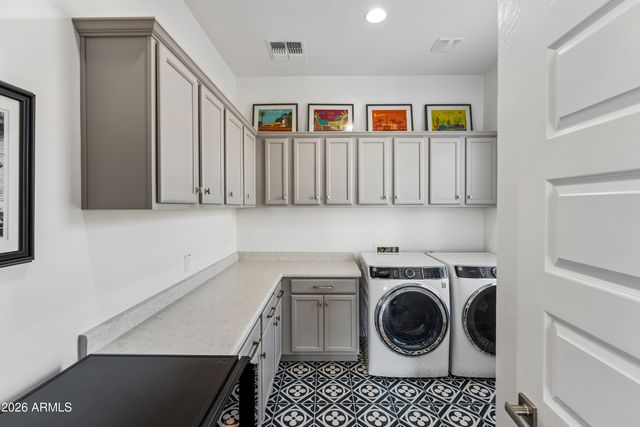 2015 E VILLA LINDA Drive, Phoenix, AZ 85024