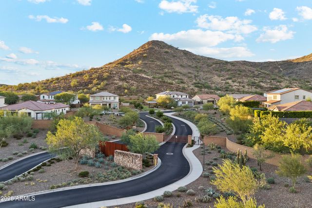 2015 E VILLA LINDA Drive, Phoenix, AZ 85024