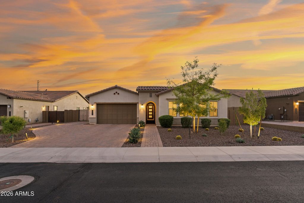 2015 E VILLA LINDA Drive, Phoenix, AZ 85024