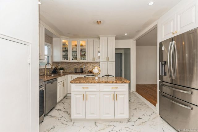 1003 Washington Street, Baldwin Harbor, NY 11510