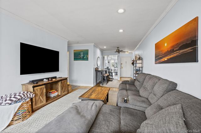 1 E Broadway 3D, Long Beach, NY 11561