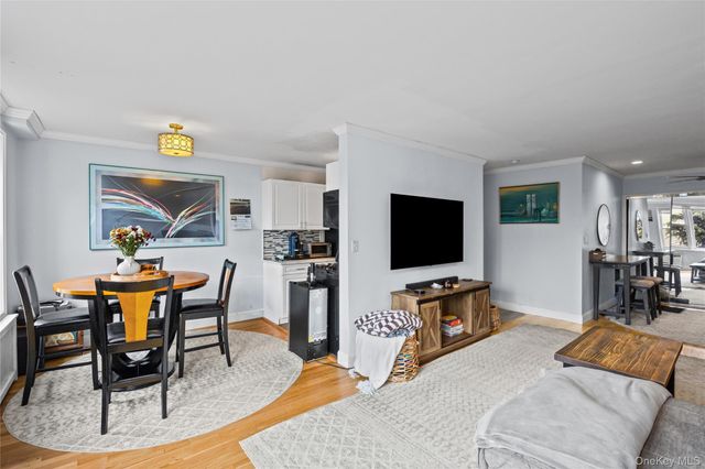 1 E Broadway 3D, Long Beach, NY 11561