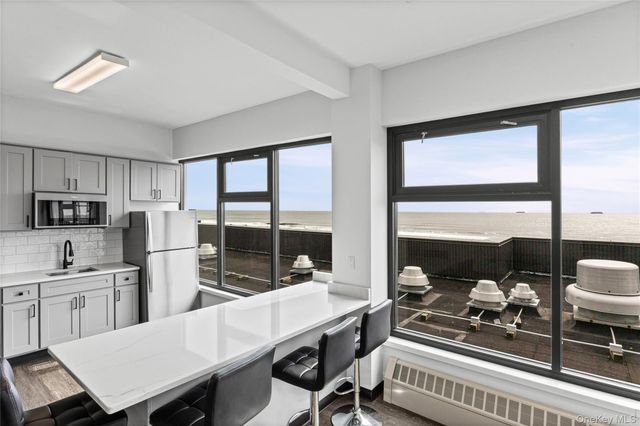 1 E Broadway 3D, Long Beach, NY 11561