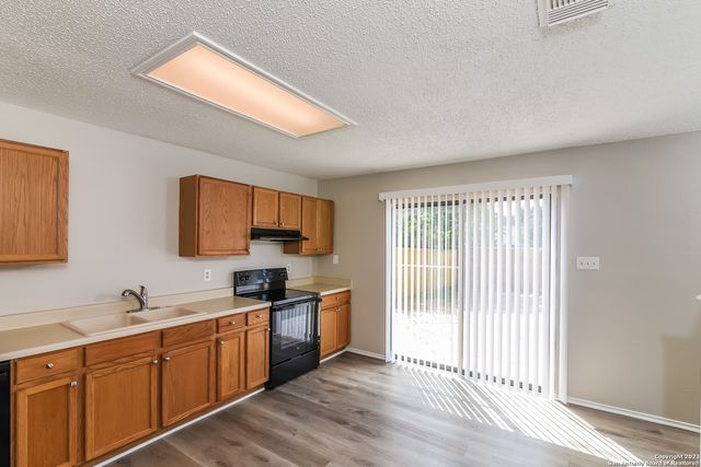1218 CROSSING OAKS, San Antonio, TX 78253