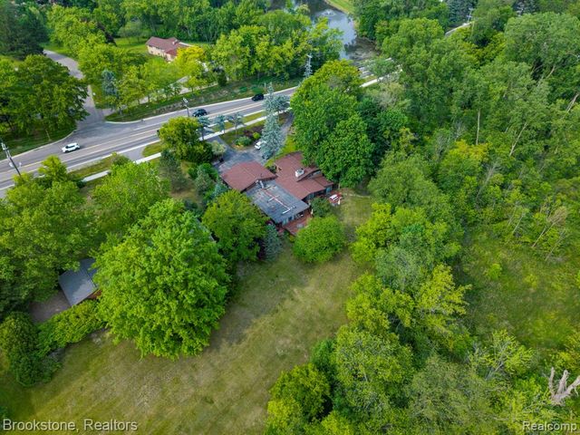4665 W Maple Road, Bloomfield Hills, MI 48301