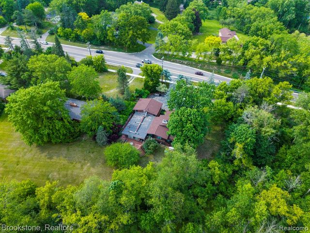 4665 W Maple Road, Bloomfield Hills, MI 48301