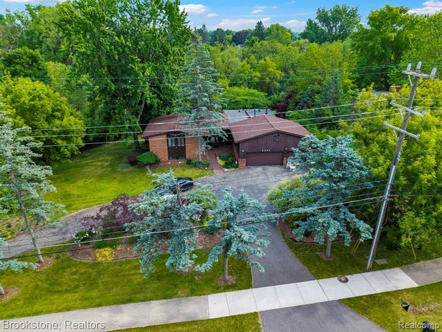 4665 W Maple Road, Bloomfield Hills, MI 48301